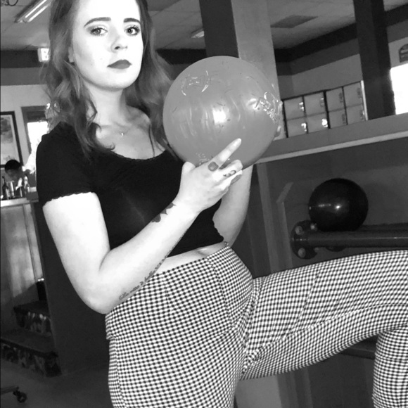 Meet your Posher, Lizzy - Picture 1 of 3